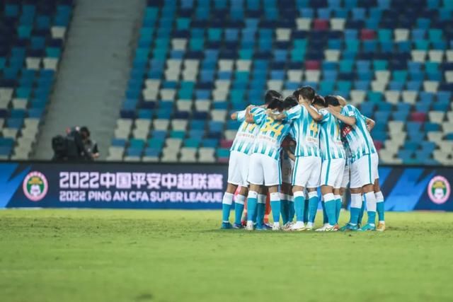 叶辰冷冷道：都说了要他两条胳膊，说什么也不能食言，免得让国际友人笑话我们中国人说话不算话。